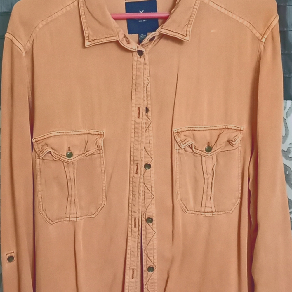 Very cute American Eagle button down shirt